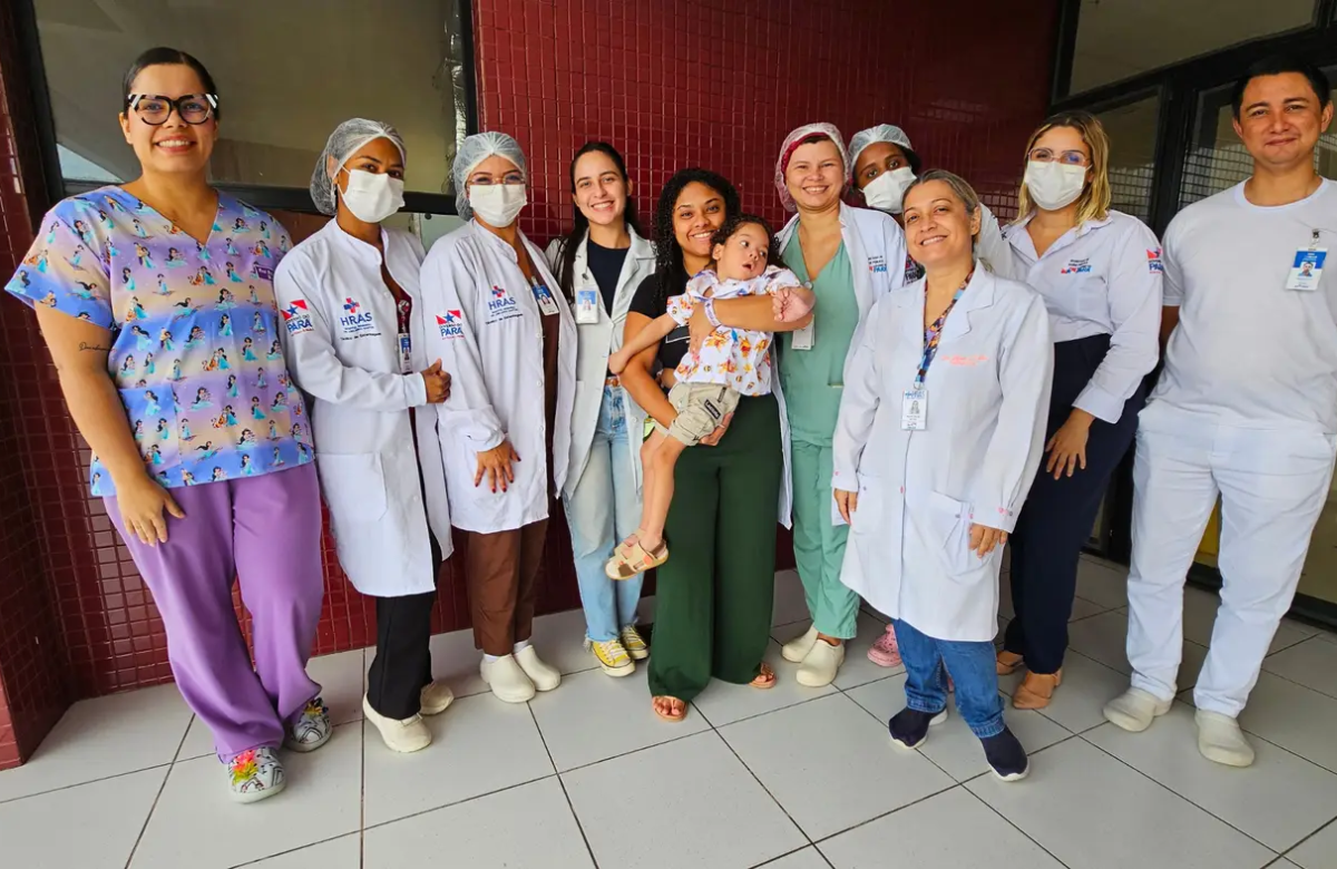 Após 452 dias internado, menino de 3 anos recebe alta no Hospital Dr. Abelardo Santos