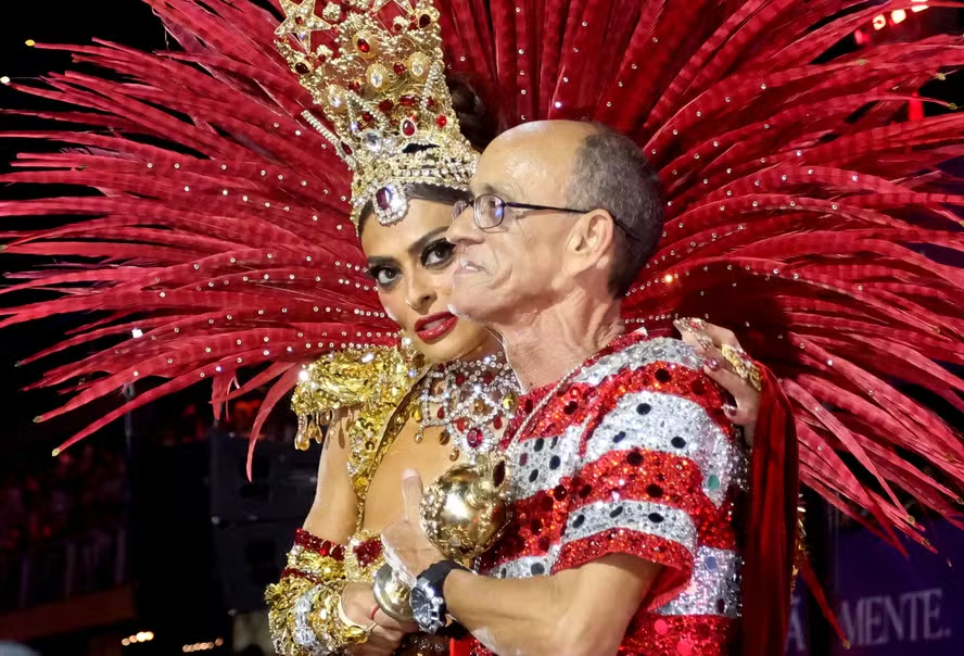 Juliana Paes deixa posto de rainha de bateria da Viradouro: ‘Não teria disponibilidade justa’