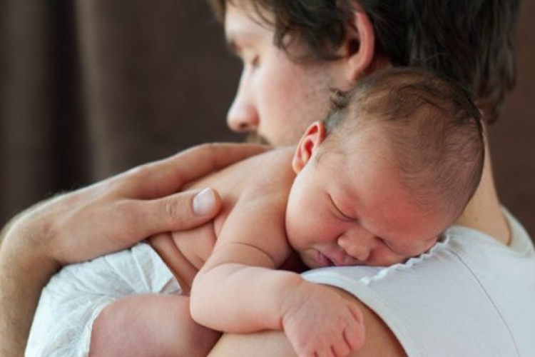 Nova lei amplia a licença-paternidade em todo o país; entenda as mudanças