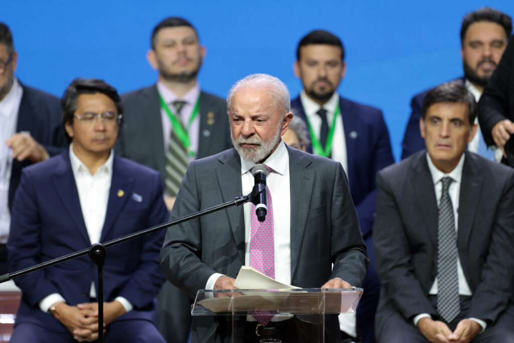 Fim do 6×1: Lula propõe negociação entre patrões, empregados e governo