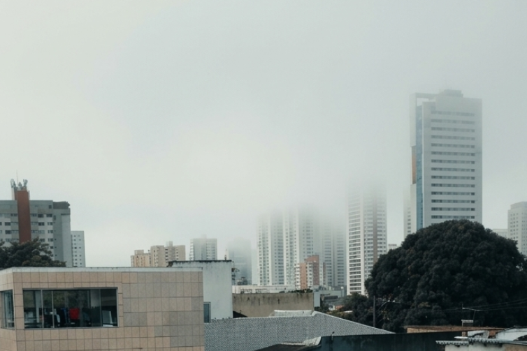 Neblina encobre Belém na manhã desta segunda-feira (6)