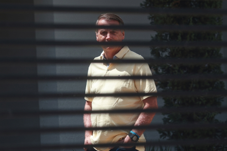 Defesa de Bolsonaro pede ao STF autorização para que ex-presidente faça cirurgia no ombro