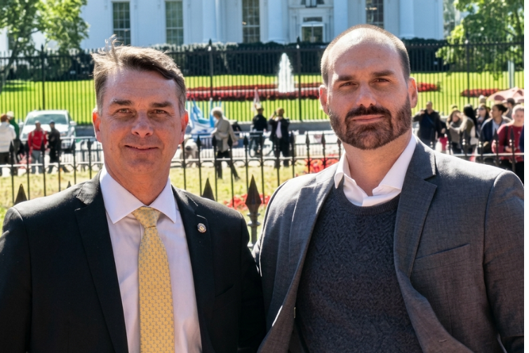 Pedido de Flávio por união na direita após rixa entre Nikolas e Eduardo reforça tensão na família Bolsonaro na pré-campanha