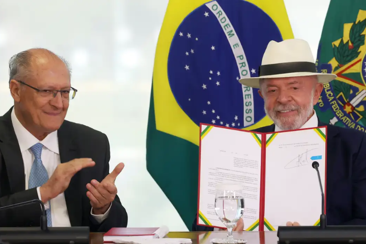 Lula assina decreto que promulga acordo UE-Mercosul e entra em vigor em 1º de maio