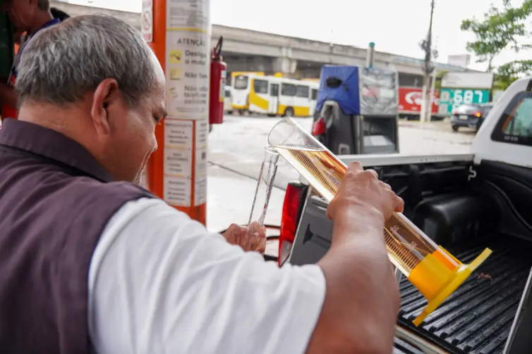 Postos de combustíveis são alvo de fiscalização em Belém após denúncias de preços abusivos