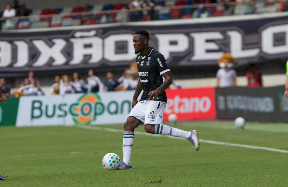 Pilar de Léo Condé, zagueiro Tchamba exalta força da torcida do Remo: ‘nos ajuda todo dia’