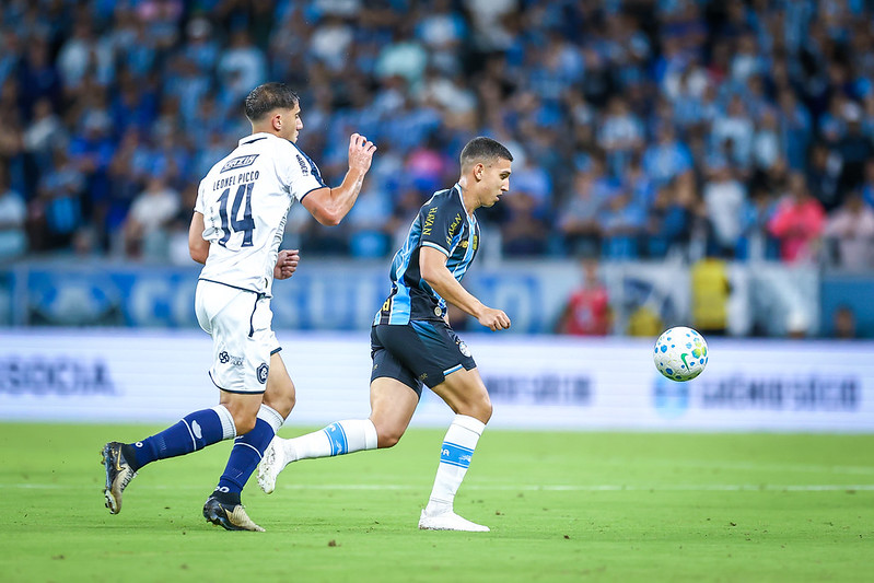 Com um a menos, Remo segura o Grêmio, mas lamenta pênalti e gol perdido sem goleiro