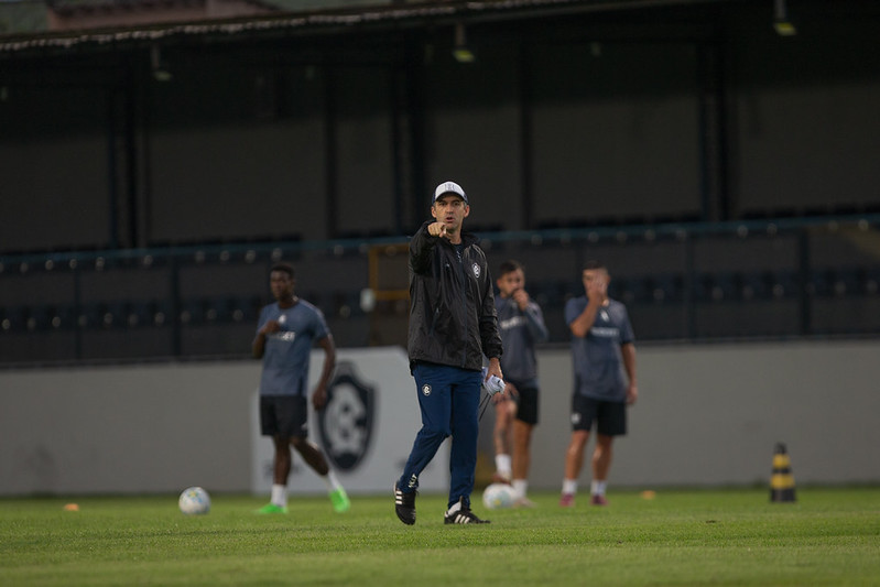 Condé destaca pragmatismo azulino na vitória contra o Bahia e projeta sequência decisiva do Remo em Belém