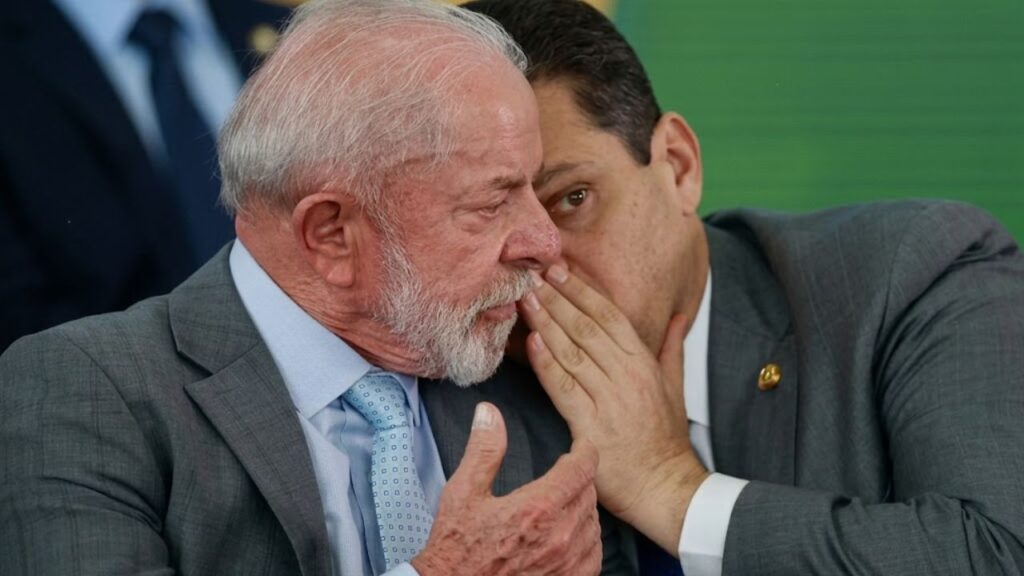 Câmara derruba veto de Lula ao PL da Dosimetria e abre caminho para redução de pena de Bolsonaro; proposta segue para o Senado