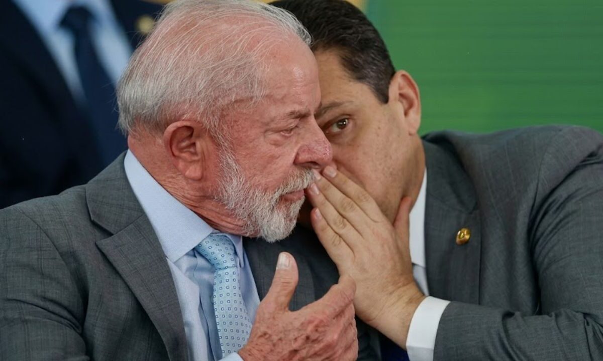 Câmara derruba veto de Lula ao PL da Dosimetria e abre caminho para redução de pena de Bolsonaro; proposta segue para o Senado