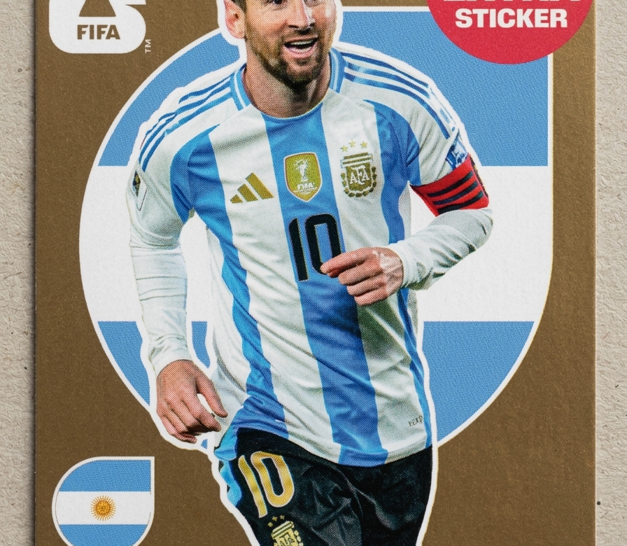 Álbum da Copa chega às bancas com figurinhas extras de Messi, CR7, Lamine Yamal e Vini Jr.