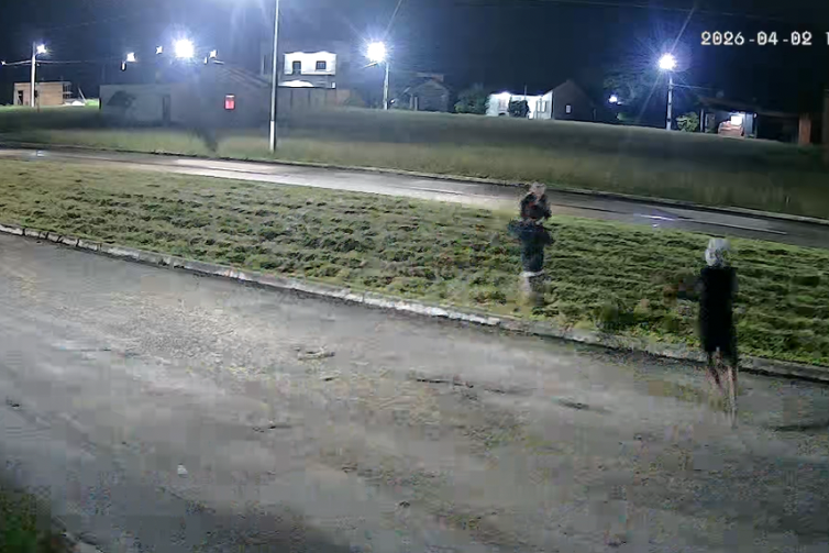 Dupla é presa suspeita de assaltar mulher em Cametá