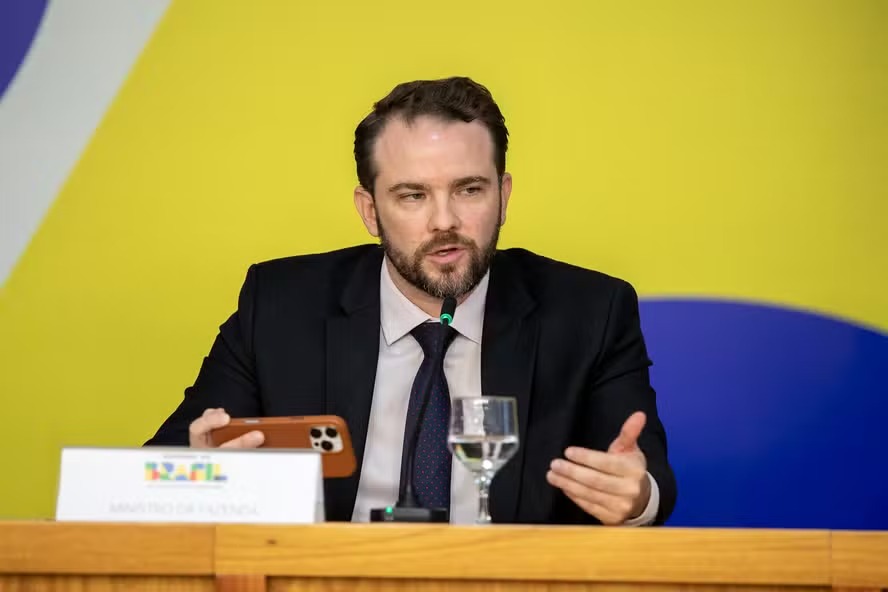Fim da escala 6×1 pode ter regra de transição e conta não deve ir para o Tesouro, diz ministro da Fazenda