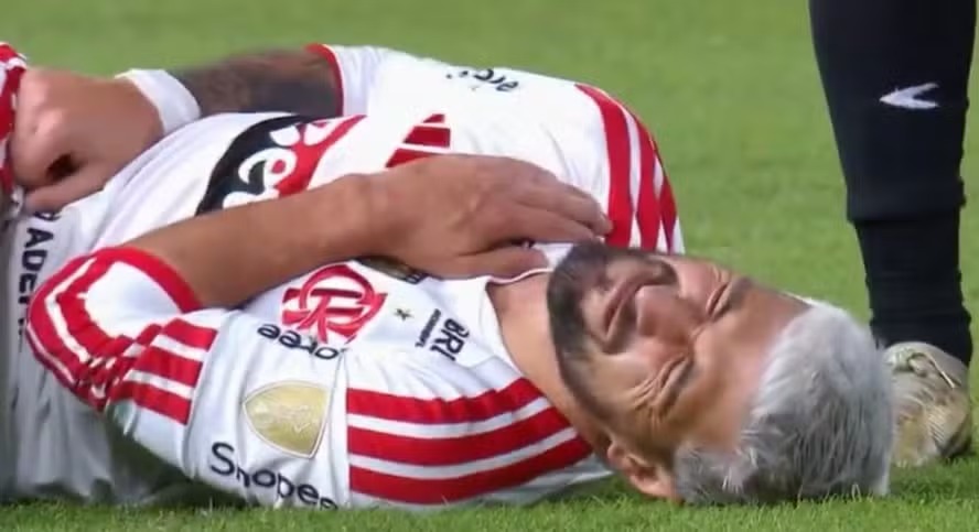 Flamengo confirma cirurgia para correção da fratura na clavícula de Arrascaeta