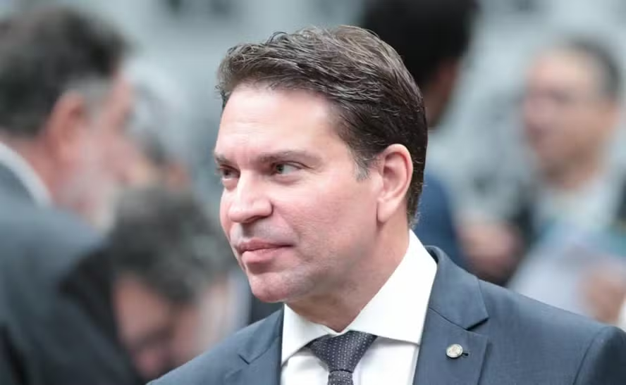 Imprensa estrangeira repercute prisão de Ramagem pelo ICE e destaca fim de ‘busca internacional de seis meses’