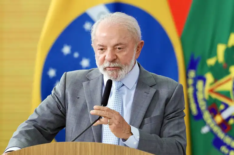 Lula critica ameaças de Trump ao mundo e defende papa Leão XIV