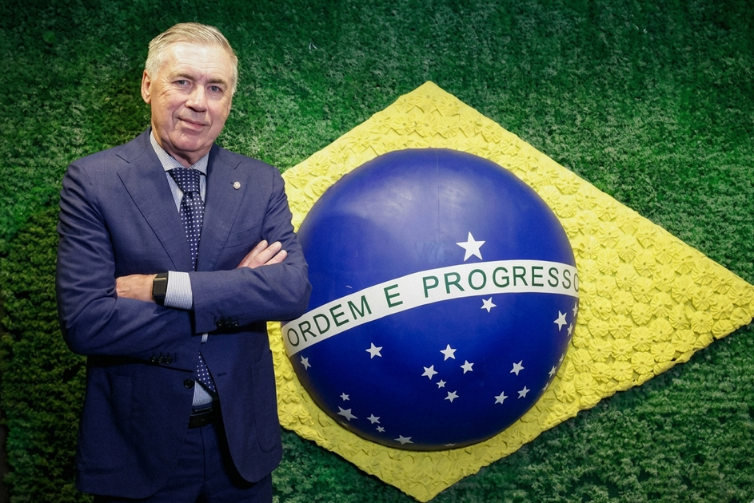 Antes da Copa do Mundo, CBF renova com técnico Carlo Ancelotti até 2030