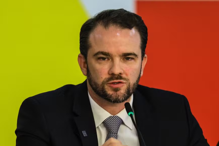 Desenrola Brasil 2026 começa nesta terça-feira e desconto médio será de 65%, diz Durigan