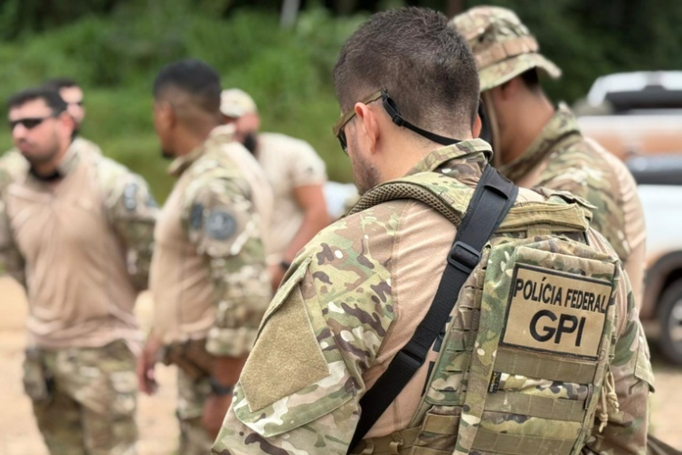 Operação da PF destrói máquinas e desmonta garimpos ilegais na divisa entre Pará e Amapá