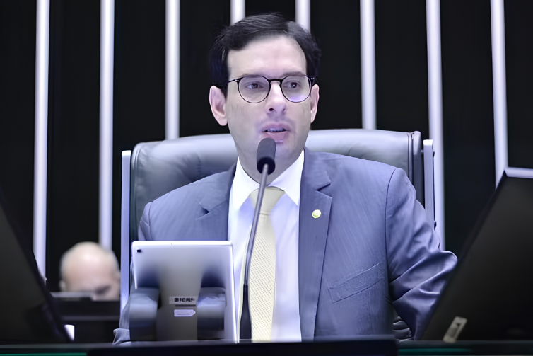Fim da escala 6×1 deve ter prazo de até 120 dias para entrar em vigor caso PEC seja aprovada