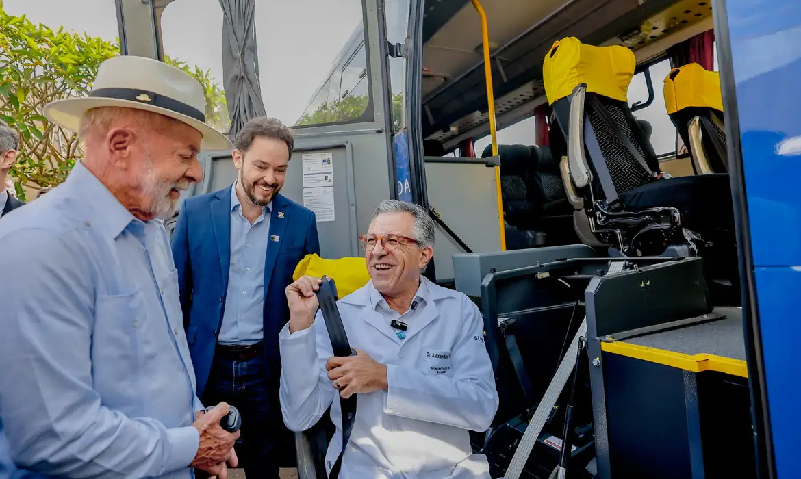 Lula anuncia pacote de R$ 2,2 bilhões para ampliar tratamento contra câncer no SUS