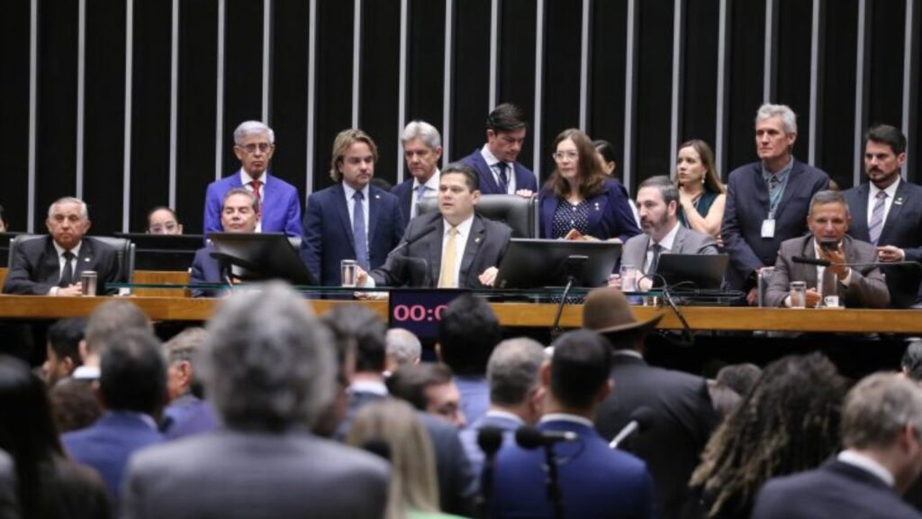 Veja quais partidos derrubaram o veto ao PL da Dosimetria no Congresso