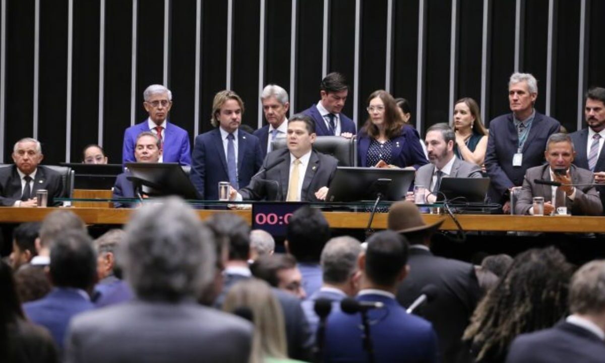 Veja quais partidos derrubaram o veto ao PL da Dosimetria no Congresso