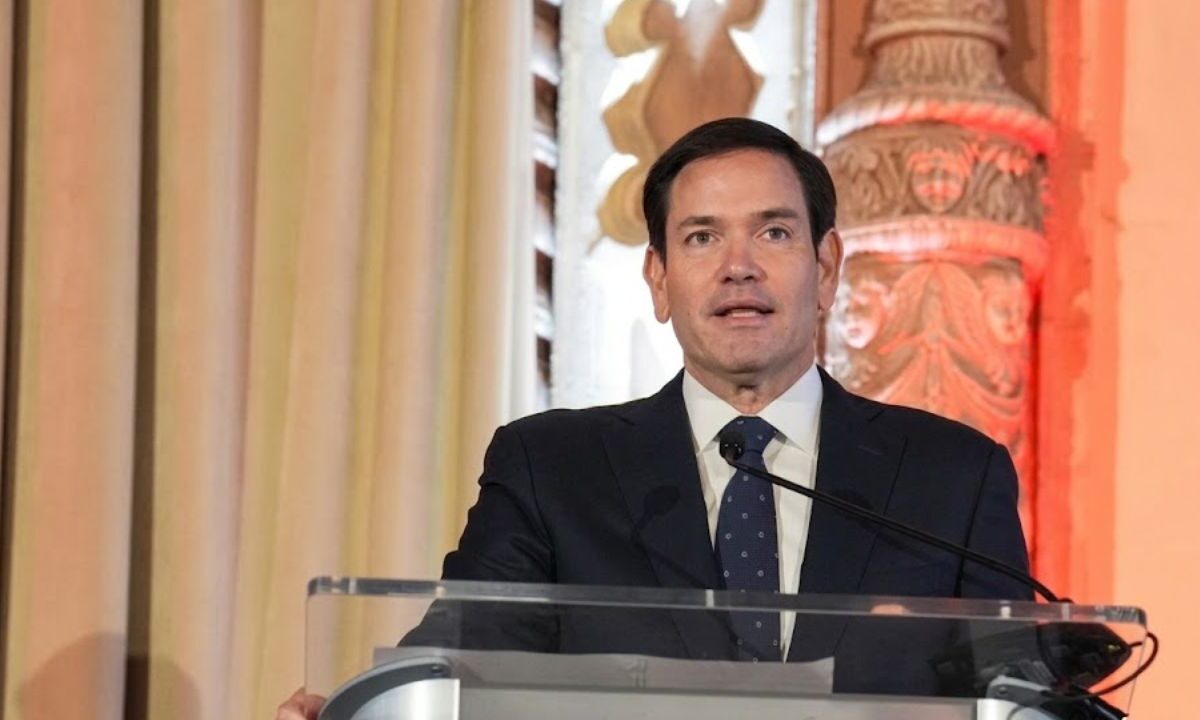 Após declarações de Donald Trump, o secretário de Estado Marco Rubio vai ao Vaticano para se reunir com o Papa Leão XIV