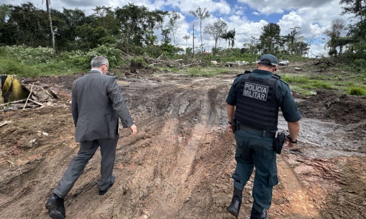 MP acompanha retirada de construções irregulares e apura danos ambientais na Avenida Liberdade, entre Belém e Marituba