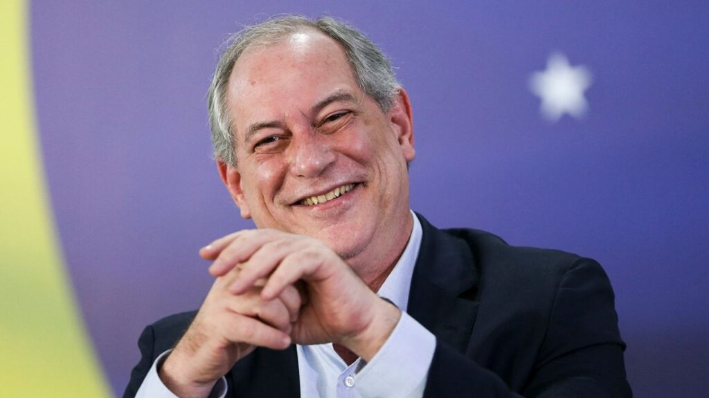 Ciro Gomes anuncia pré-candidatura ao Governo do Ceará e descarta disputa presidencial
