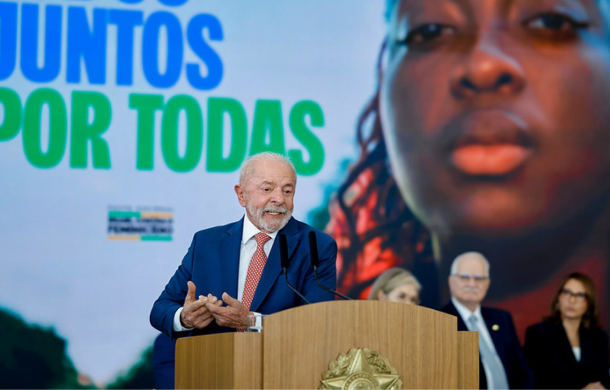 Lula assina decreto que obriga big techs a remover conteúdos íntimos divulgados sem autorização após denúncia da vítima