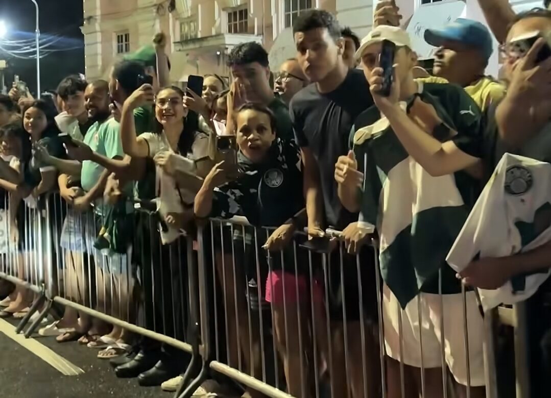 Com festa de torcedores paraenses, Palmeiras desembarca em Belém para enfrentar o Remo