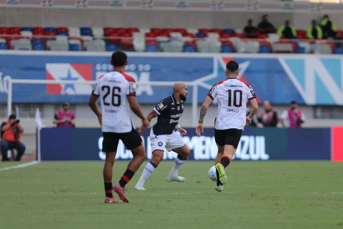 Remo tem jogador expulso e perde de virada para o Athletico-PR em Belém