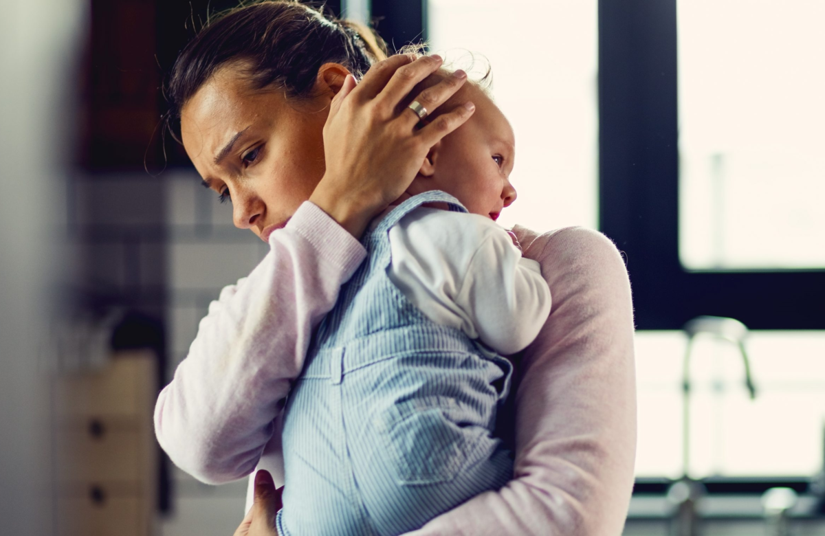 Quem cuida da mãe? Depressão pós-parto atinge 1 em cada 4 mulheres