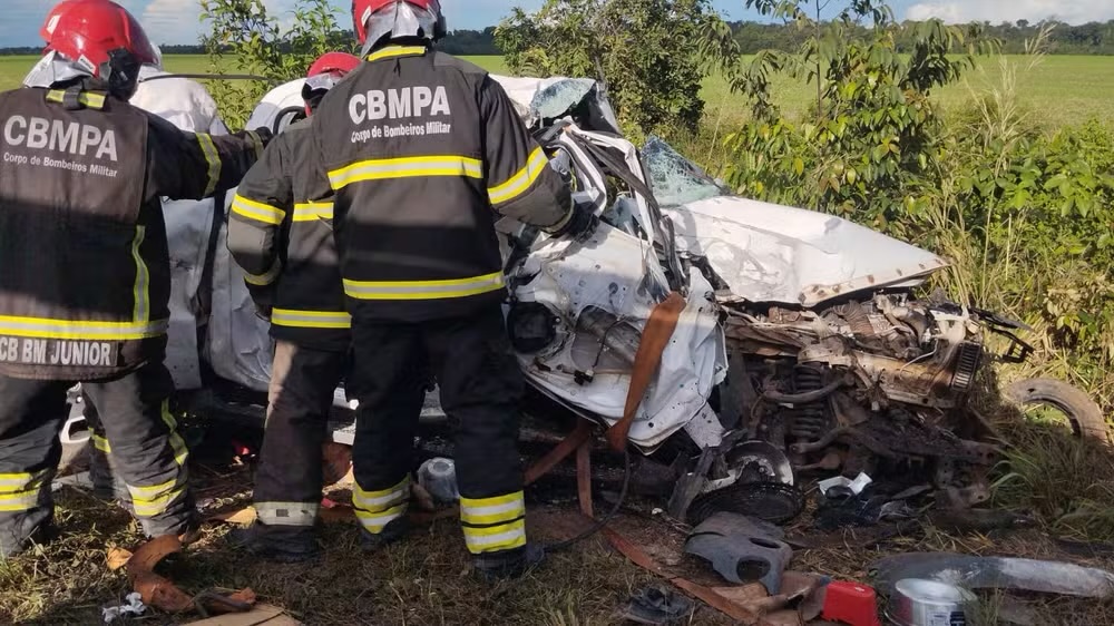 Colisão entre caminhonete e caminhão deixa um morto e dois feridos na PA-150, em Tailândia