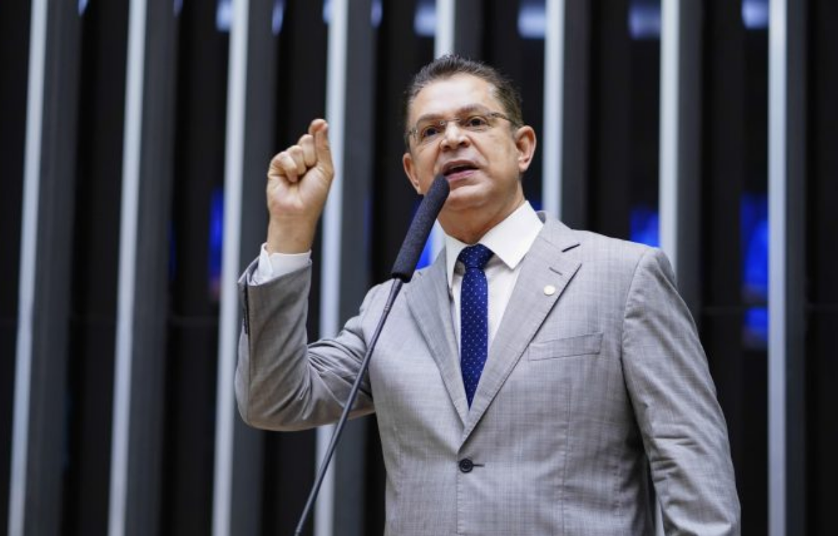 PL articula manobra política ao defender escala 4×3 durante votação do fim da escala 6×1, já encaminhada na Câmara